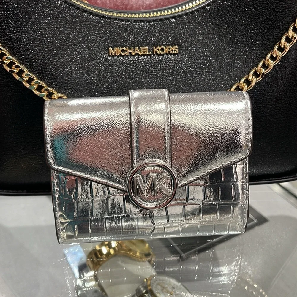 MICHAEL KORS CARMEN MEDIUM LOGO AND FAUX LEATHER WALLET SILVER NWT